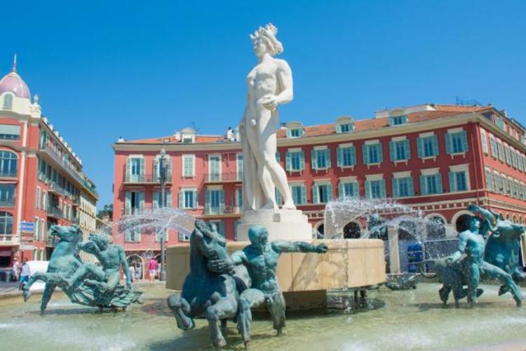 Fontanna na placu Massena w Nicei