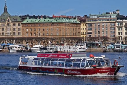 Stockholm - Red Sightseeing - Flickr.com / Shutterstock